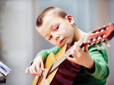 guitar lessons for kids what age to start